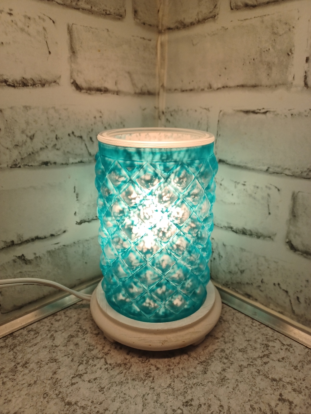 Blue Diamond Simmering Lights Wax Warmer Pink Zebra WHITE base warms oil
